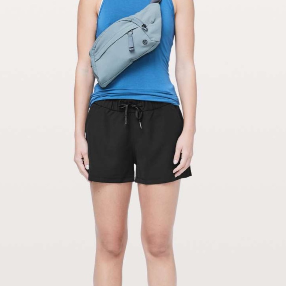 NWOT Lululemon On The Fly Short. Size 4.